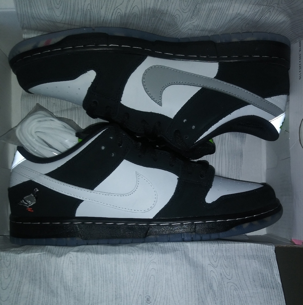 Nike SB Dunk Low Staple Panda Pigeon